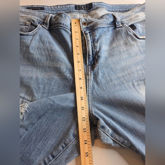 Lucky Brand 24W Light Wash Distressed Reese Boyfriend Jeans Fall Cute BY-3172 - Picture 13 of 15